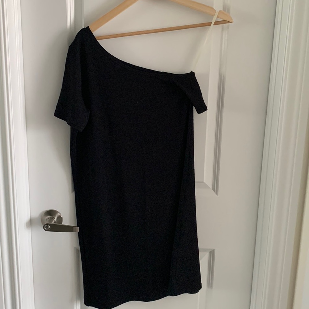 Wilfred Free off shoulder black dress